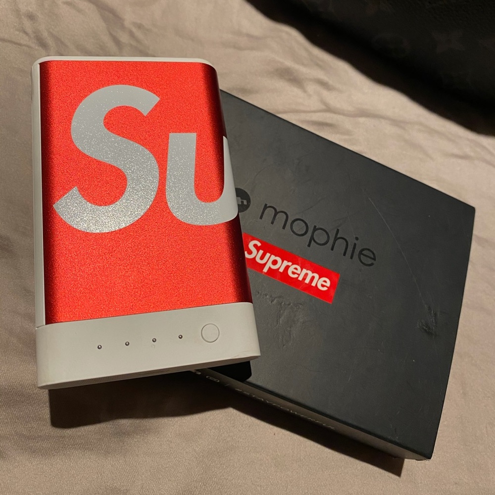Supreme Mophie Battery Pack